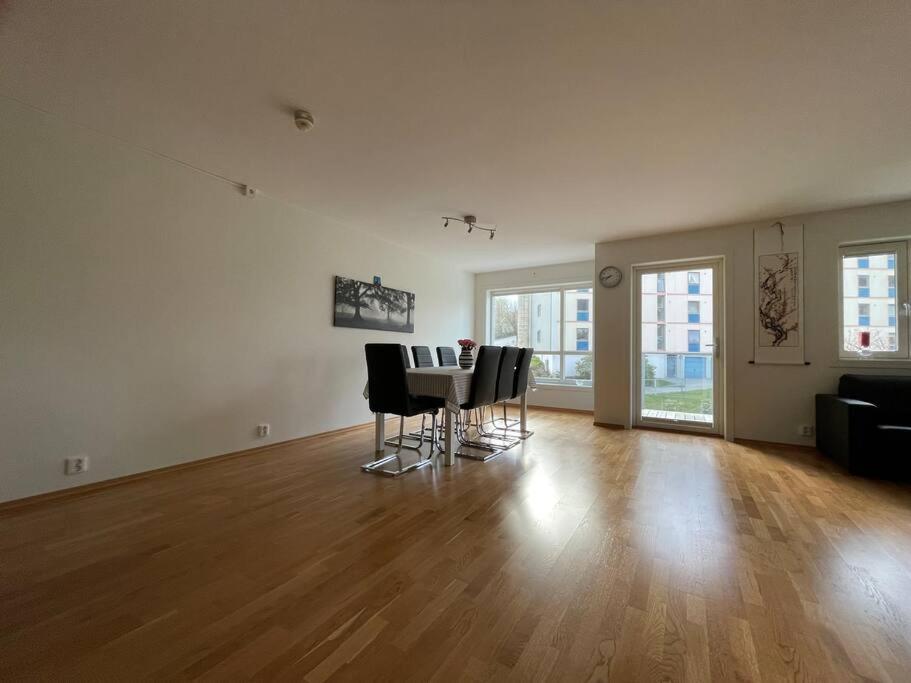 3 Sleeping Rooms For 82M2 Which Direct Traffic To Airport And City Center Берген Экстерьер фото